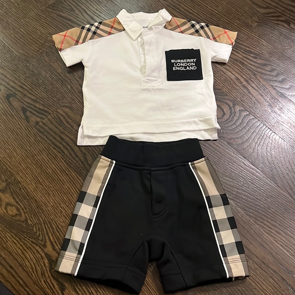 Brand new excellent condition Burberry size 6 months short set